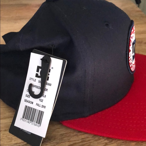 DC Shoe New Era SnapBack - Picture 2 of 7